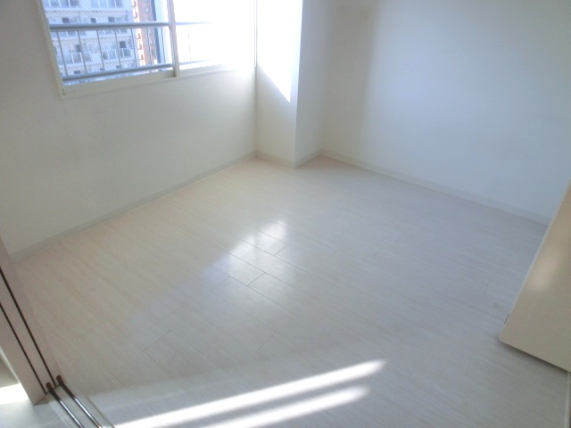 Other room space. Cushion floor of white keynote