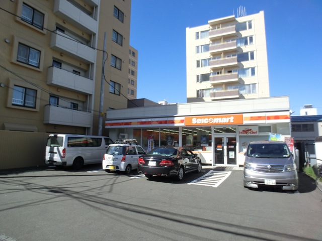 Convenience store. Seicomart trees flower shop up (convenience store) 197m