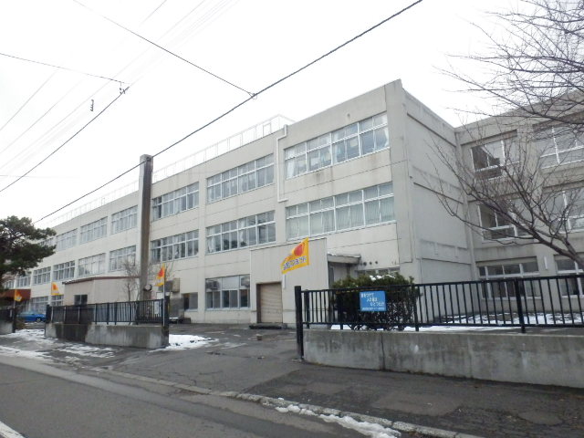 Primary school. 611m to Sapporo Municipal Misono Elementary School (elementary school)