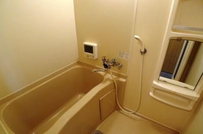 Bath. Please heal the fatigue of the day with a large tub with a breadth