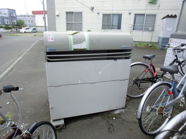 Other common areas. There is garbage station on site