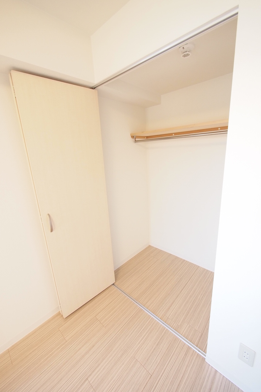 Receipt. Western-style room is housed