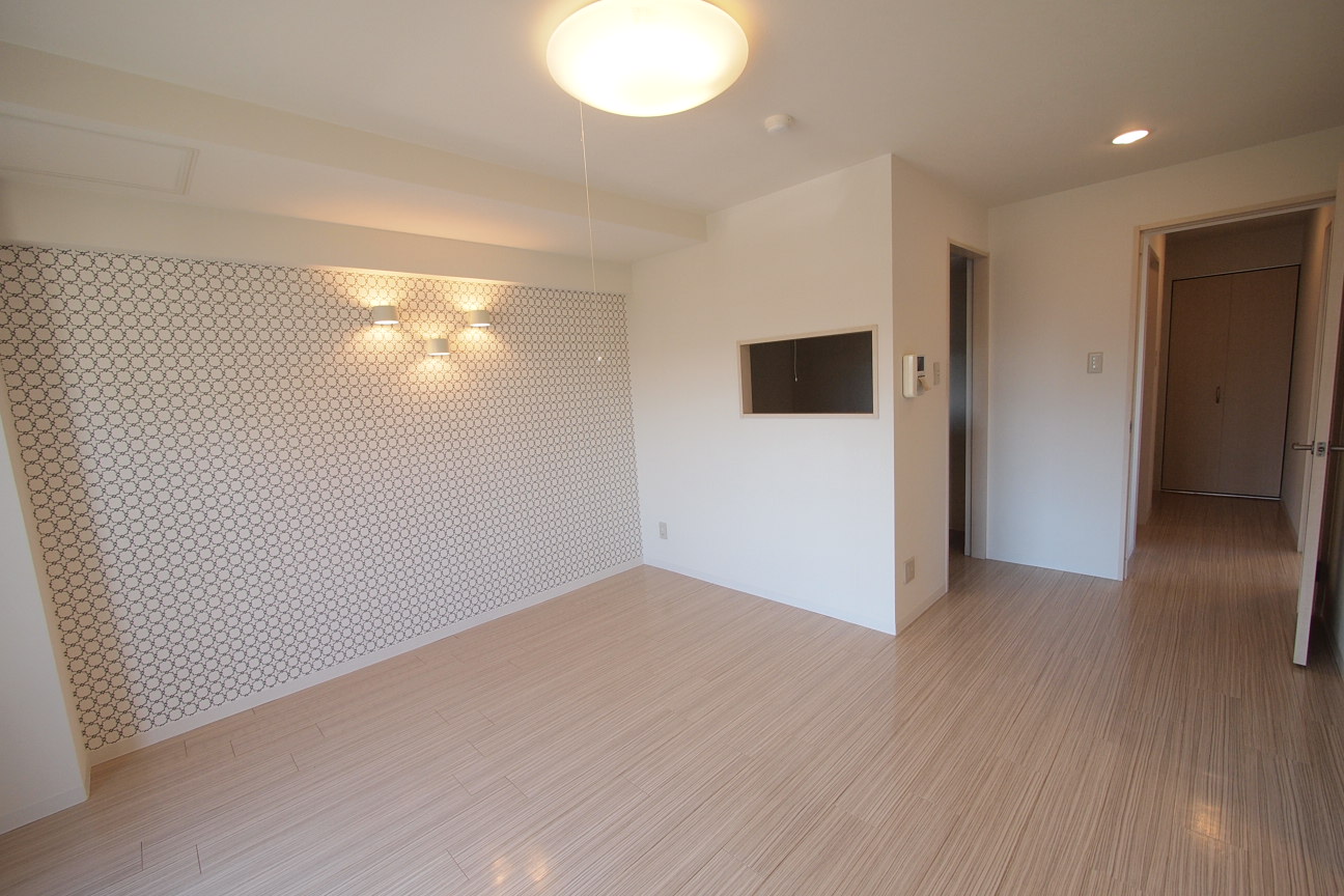 Living and room. Fashionable !! accent Cross