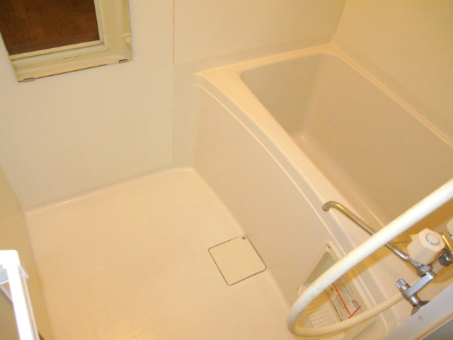 Bath. Photos are separate in Room. 