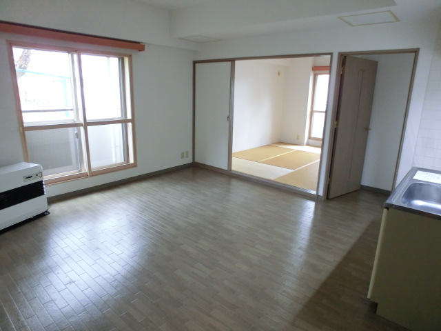 Living and room. Facing south