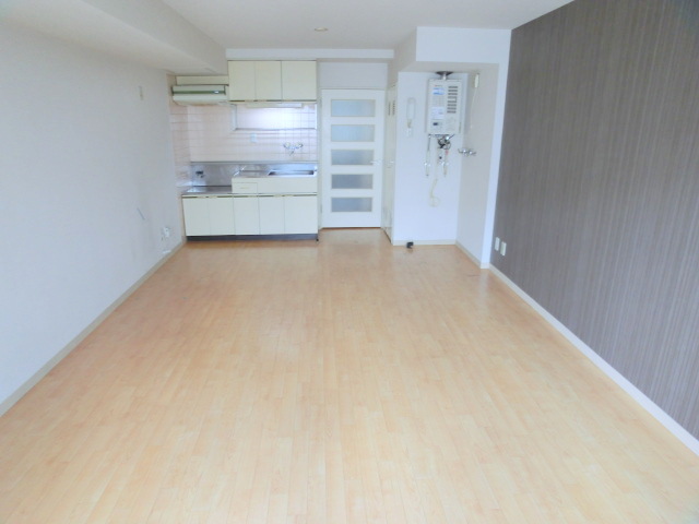 Living and room. 12 Pledge is wide!