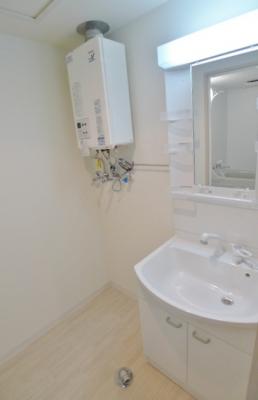 Washroom. Shandore The large dressing room, There is a washing machine storage ☆