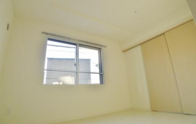 Other room space. It is in the large windows may be breathable ☆