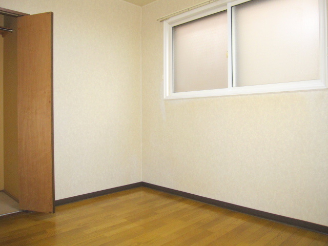 Other room space. There closet! ! 