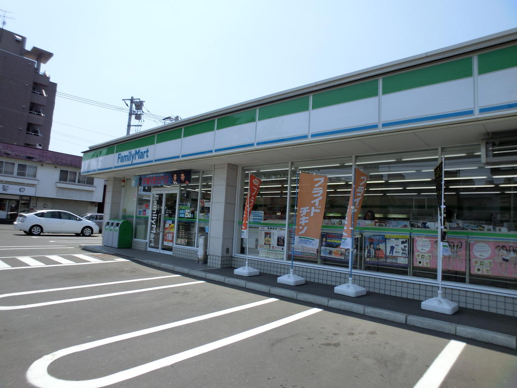 Convenience store. FamilyMart Sapporo Asahimachi 7-chome up (convenience store) 150m