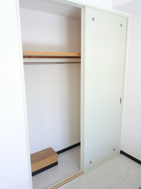 Receipt. Storage of closet type! 