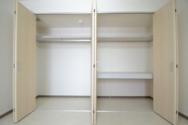 Receipt.  ■ Ultra spacious closet of surprise! 
