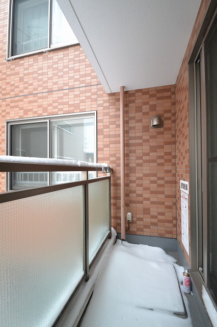 Balcony.  ■ Very active in the summer