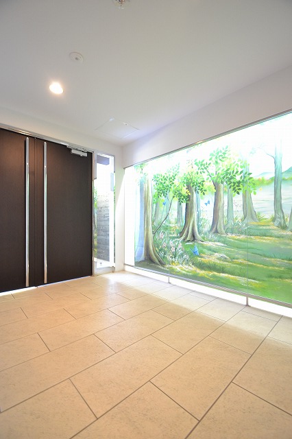 Entrance.  ■ But it is a fantastic entrance