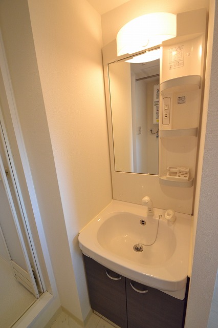 Washroom.  ■ There is also an accent on Shandore