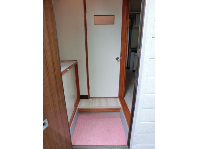 Entrance. Entrance is a little narrow.