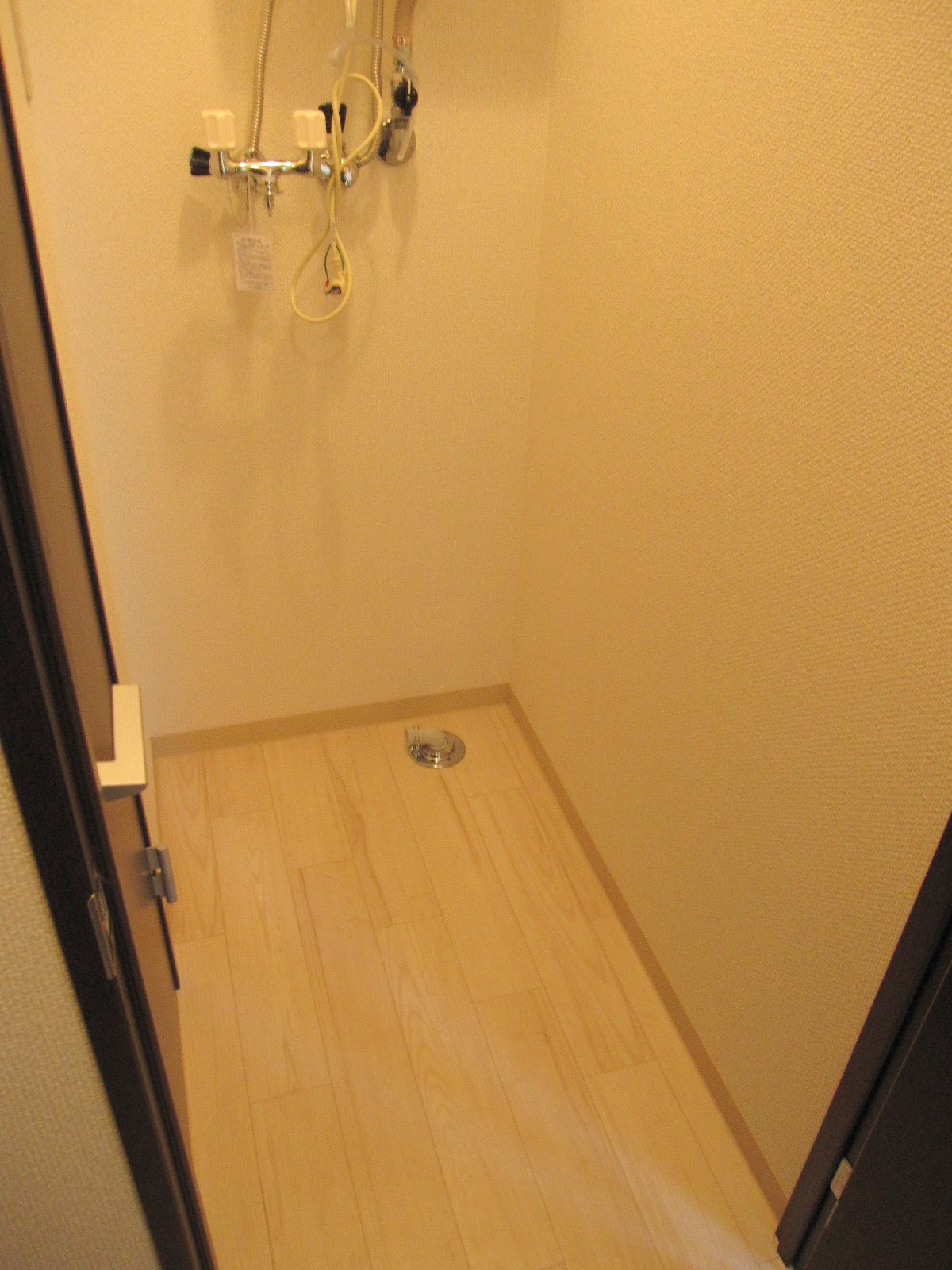 Washroom. There is a dressing room!