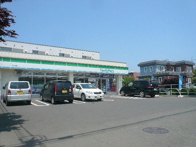 Convenience store. FamilyMart Hiragishiminami store up (convenience store) 248m