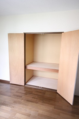 Receipt. Each room with storage! 