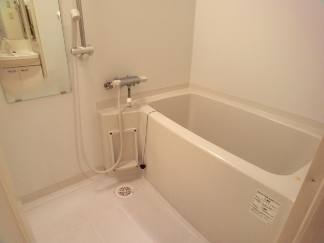 Bath. Genki entered in the bath 100 times!