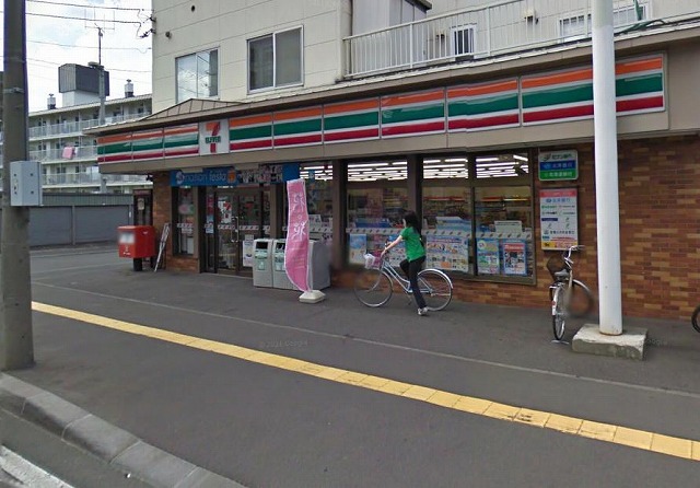 Convenience store. Seven-Eleven Sapporo Hiragishinijo store up (convenience store) 146m