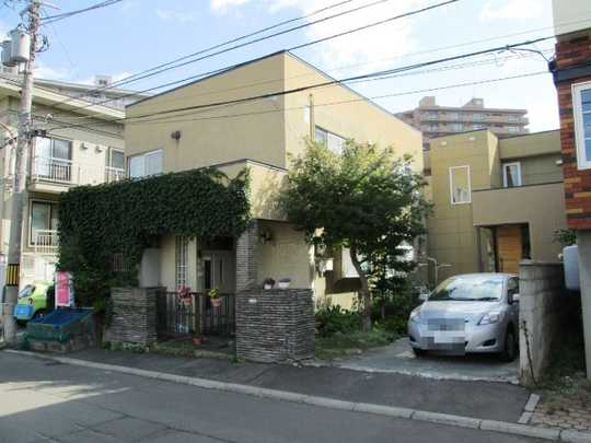 Local appearance photo. Exterior (1)