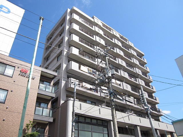 Building appearance. Sale-class high-rise apartment.