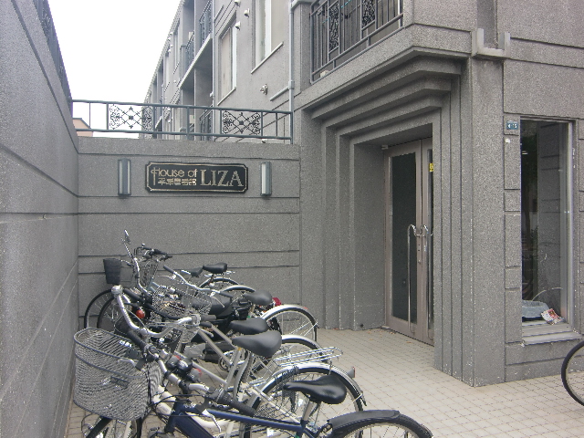 Other common areas. Building entrance