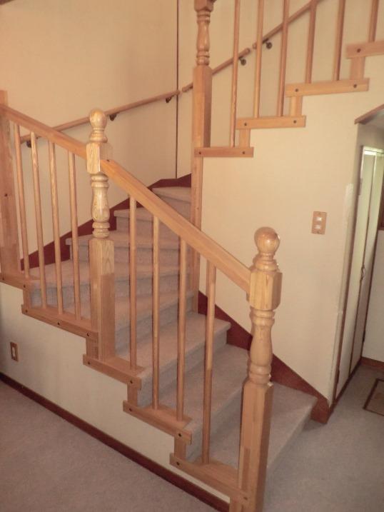 Other introspection. Open living stairs, Also warm the second floor on the first floor of the Fireplace.