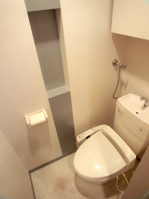 Toilet. Washlet equipped! 