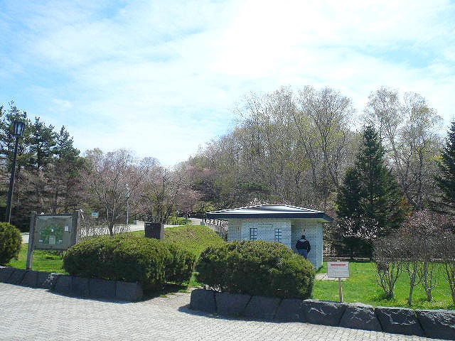 park. Tenjinyama 585m to green space (park)