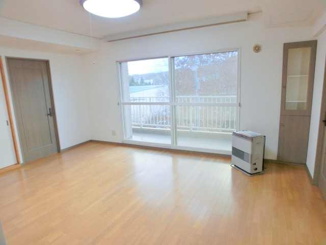 Living and room. It is the living room from a different angle ☆