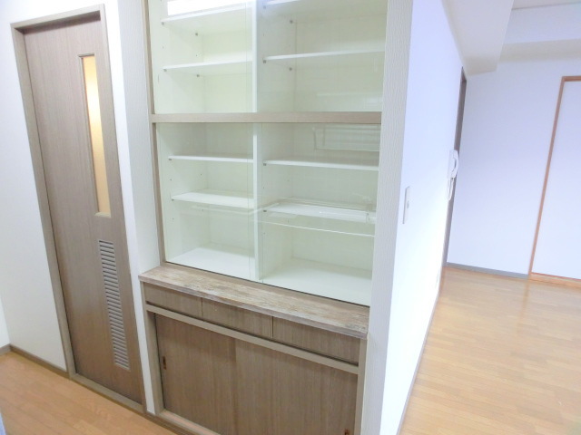 Other Equipment. There cupboard! !