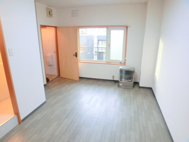 Living and room. Perfect for living alone