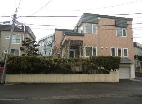 Local appearance photo. Local (11 May 2013) Shooting