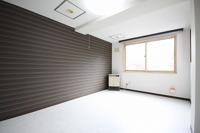 Other room space. Day is also good