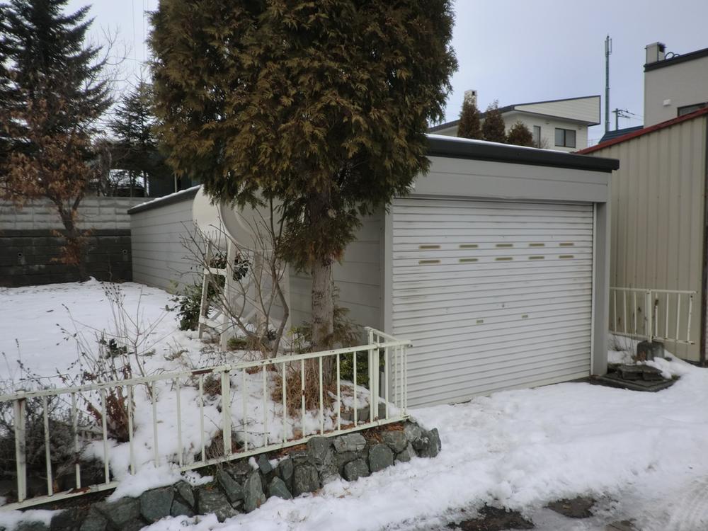 Parking lot. Local (12 May 2013) Shooting