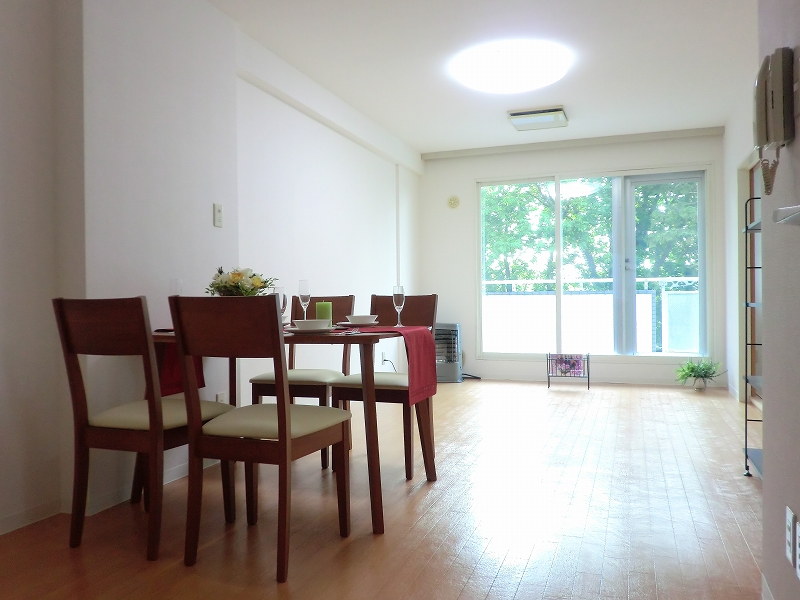 Living and room. Also dining table put a breadth!