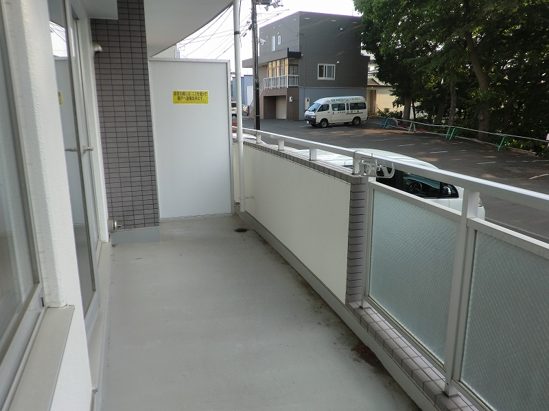 Balcony. Very large balcony! !