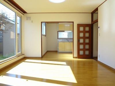 Living. Living even if the sun-drenched not turned the lighting