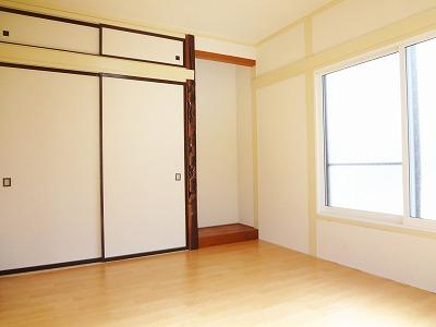 Non-living room. The first floor living room next to the Western-style