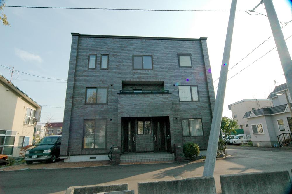 Local photos, including front road. appearance