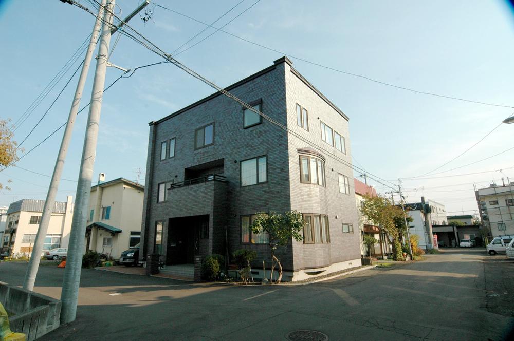 Local photos, including front road. Exterior Photos