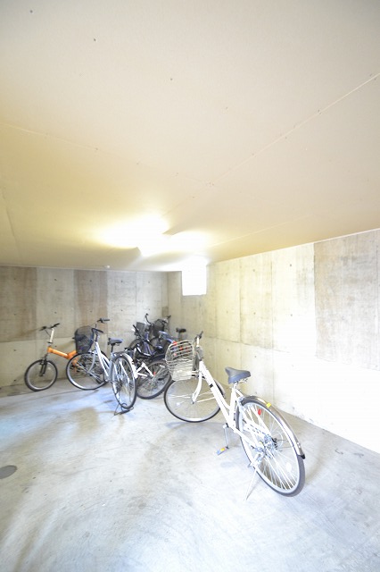 Other common areas.  ■ Big point indoor bicycle parking