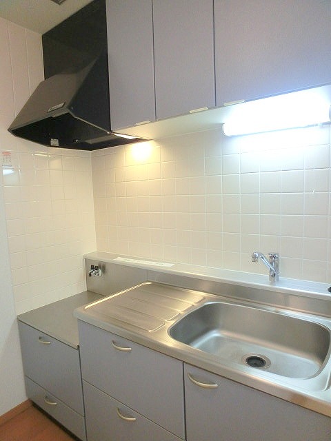 Kitchen. Photos are separate in Room. 