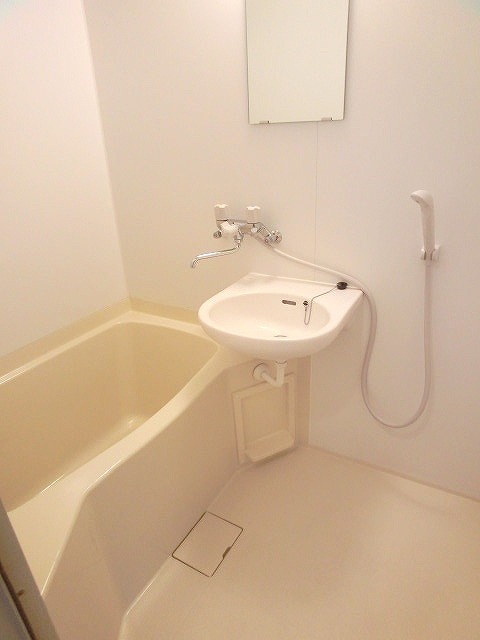 Bath. Photos are separate in Room. 