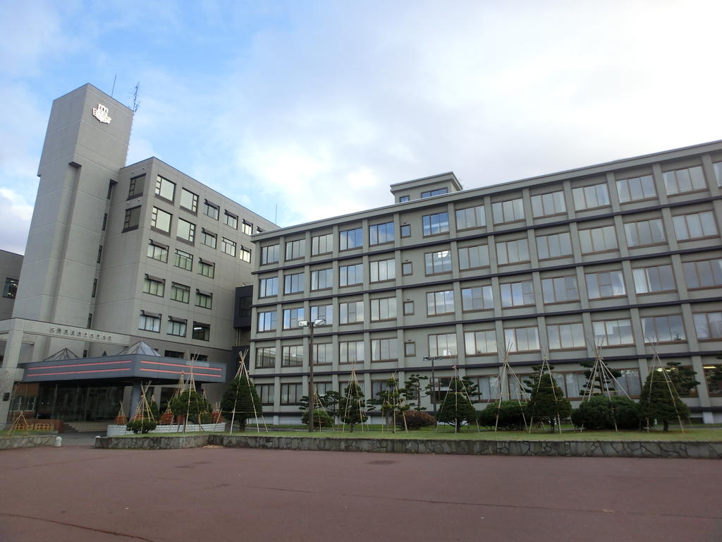 University ・ Junior college. Private Hokkaidojidoshatankidaigaku (University ・ 910m up to junior college)