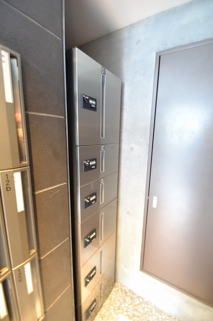 Other common areas. ■ Out also safe in the mailbox