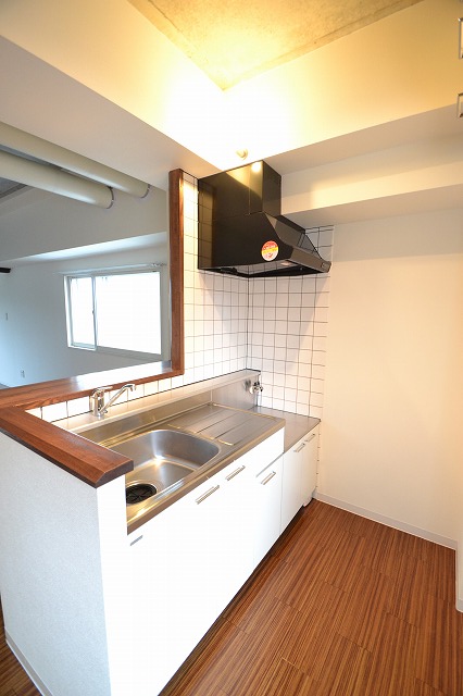 Kitchen. ■ Happy face-to-face kitchen