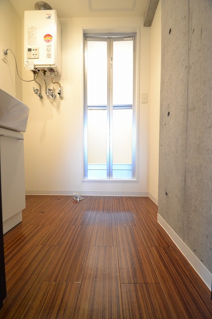 Washroom. ■ Even dressing room stylish build